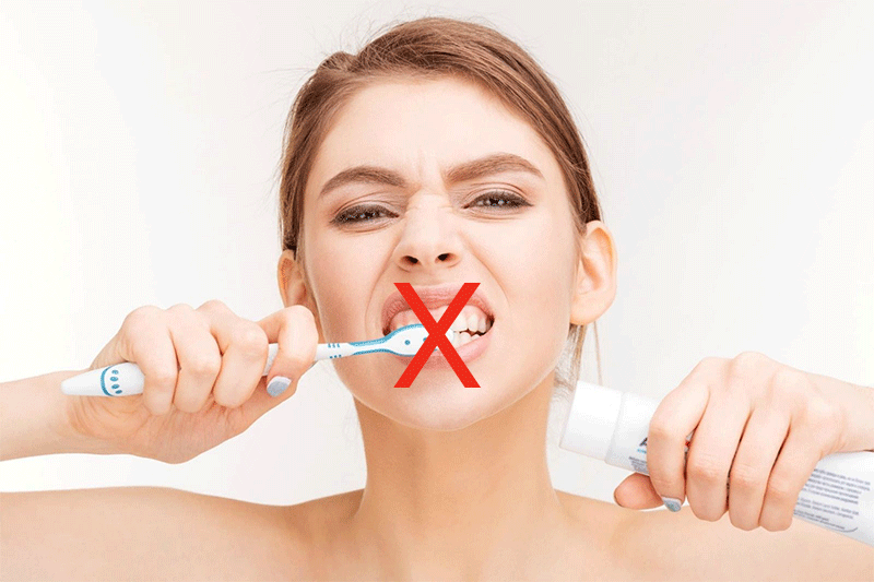 Vệ sinh răng miệng không đúng cách có thể gây viêm chân răng