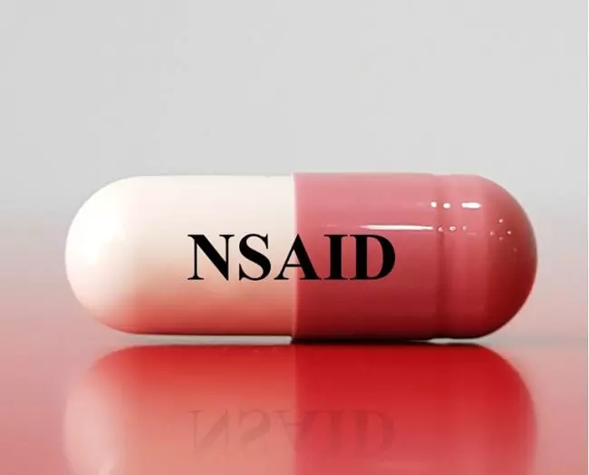 Điều trị viêm khớp dạng thấp bằng thuốc NSAIDs có thể ảnh hưởng dạ dày