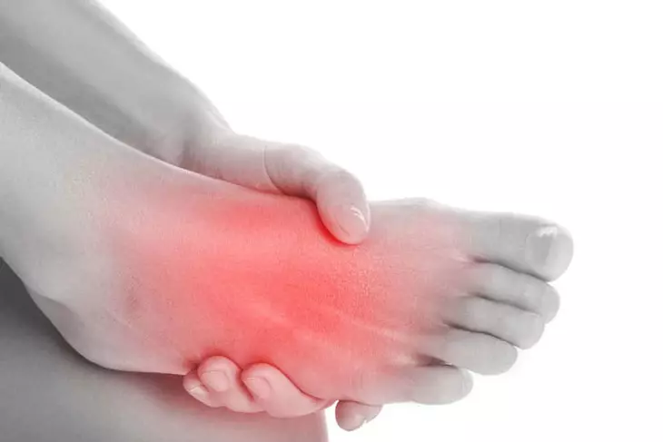 Bệnh viêm khớp dạng thấp ảnh hưởng như thế nào đến bàn chân?