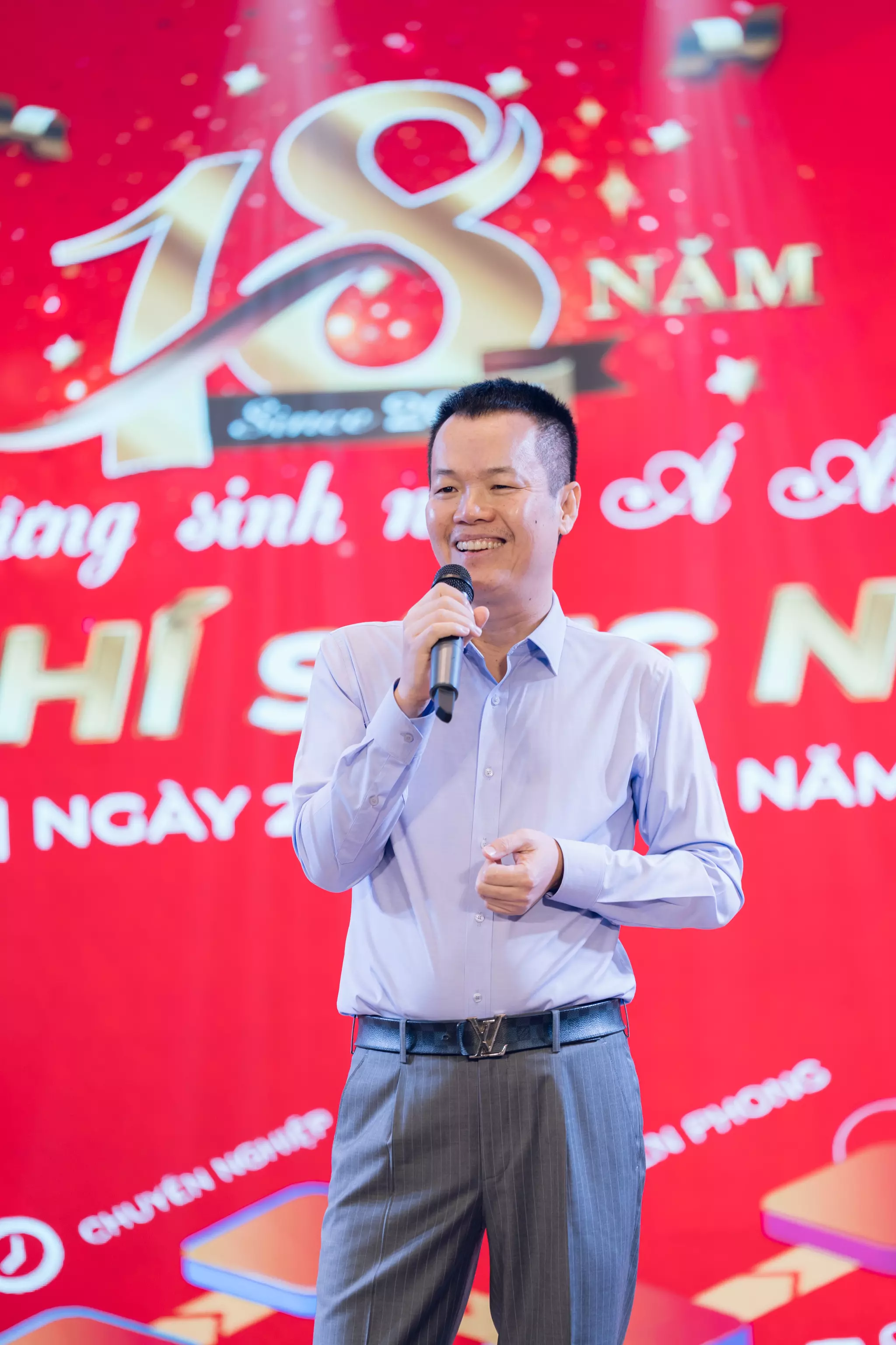 Tổng giám đốc - Dược sĩ Nguyễn Văn Luận phát biểu trong lễ sinh nhật Công ty