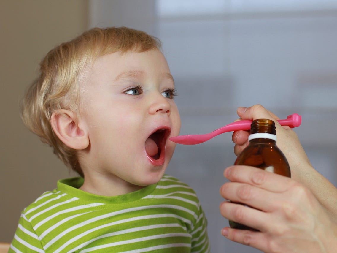 Sử dụng kháng sinh  làm trẻ rối loạn tiêu hóa.