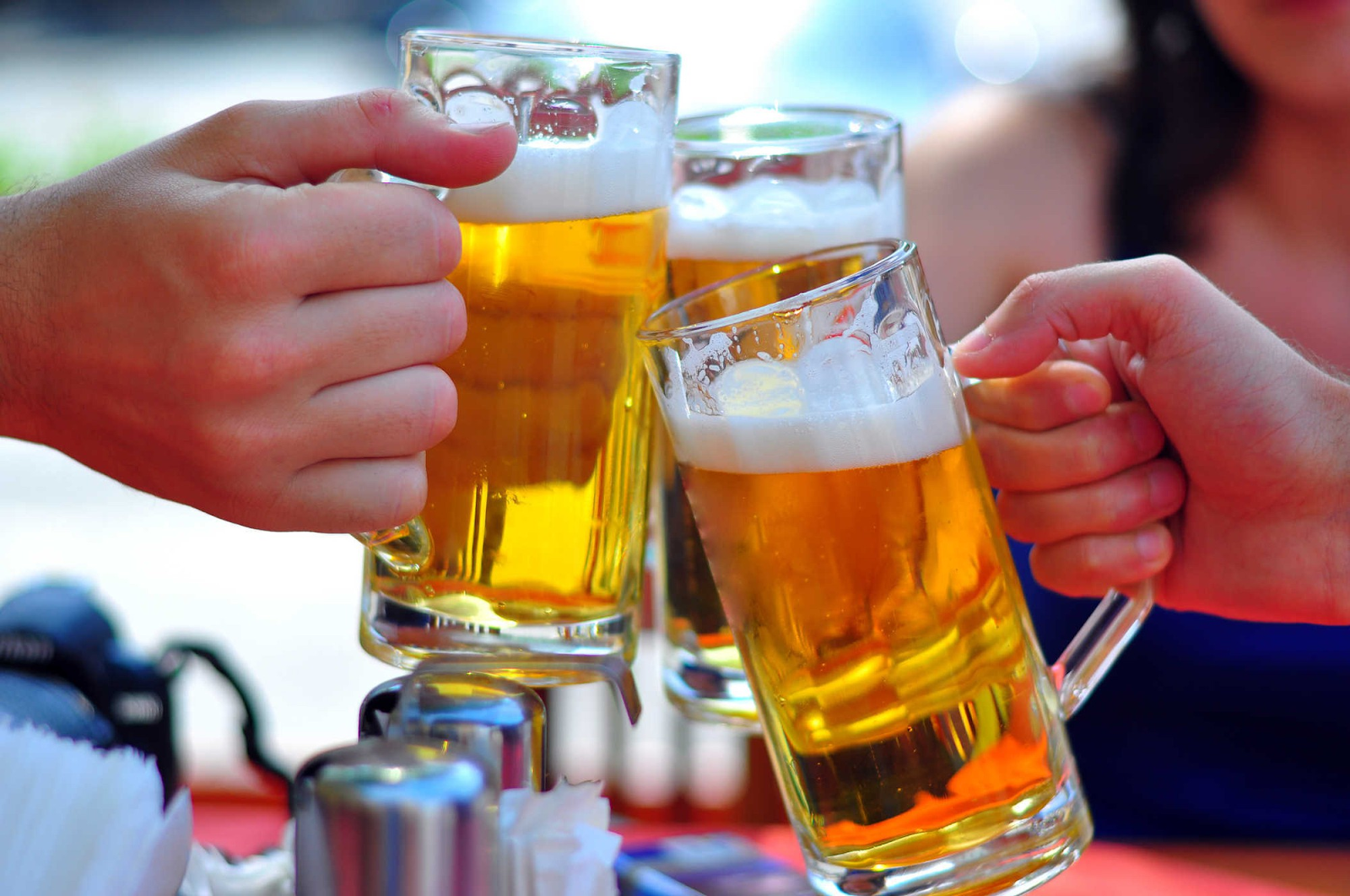 Cách uống bia không say không đỏ mặt mà “bợm nhậu” nên bỏ túi