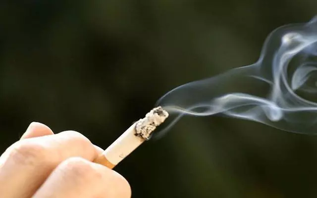 Hút thuốc là một trong các nguyên nhân của ung thư phổi giai đoạn 4