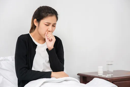 Ho, đau họng có đờm là dấu hiệu của nhiều bệnh lý đường hô hấp