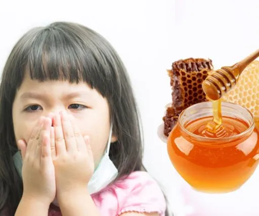 Sử dụng mật ong cũng là cách trị ho hiệu quả (chỉ áp dụng cho bé trên 1 tuổi)