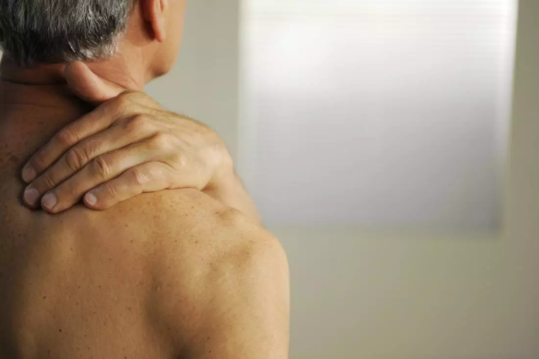Ung thư xương gây ra cơn đau mạnh theo thời gian ở vùng xương bị ảnh hưởng