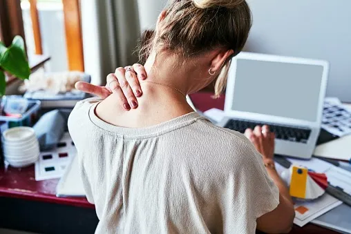 Tìm hiểu về chứng đau vai gáy và các cách giảm đau mỏi hiệu quả