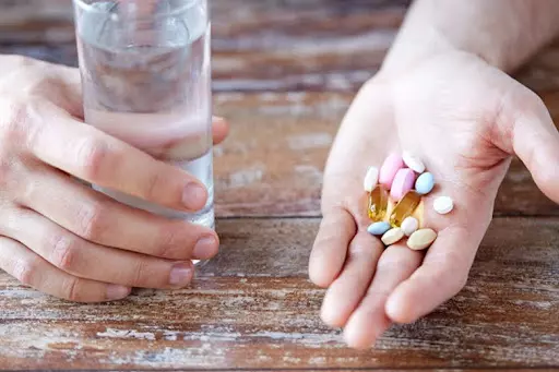 Có thể dùng thuốc gì để giảm đau gút cấp?