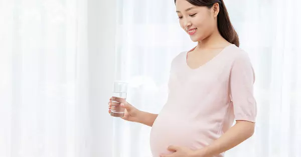 Mẹ bầu nên giữ tinh thần thoải mái để cải thiện triệu chứng ù tai khi mang thai