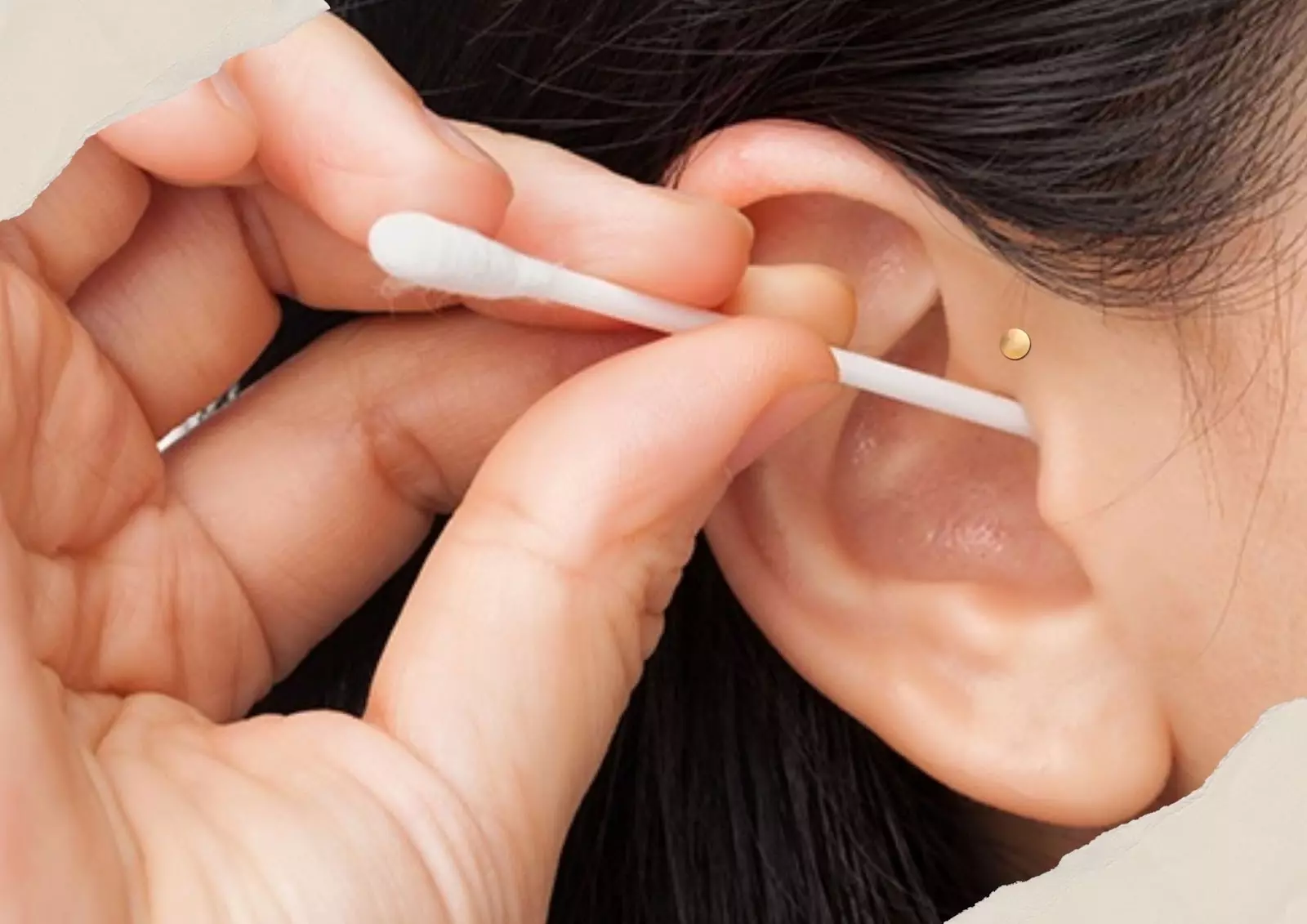 Bạn nên vệ sinh tai hàng ngày để giảm triệu chứng chảy dịch mủ ở tai, ngăn viêm nhiễm