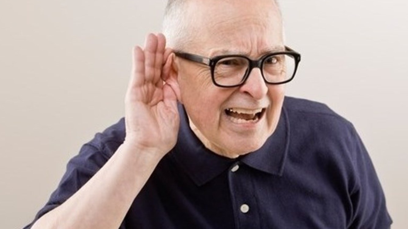 Làm sao để cải thiện chứng lãng tai ở người già?