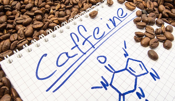 Caffeine làm khô cổ họng và thanh quản dẫn tới khàn tiếng nặng hơn