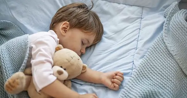 Ngủ đủ giấc giúp bé phát triển chiều cao