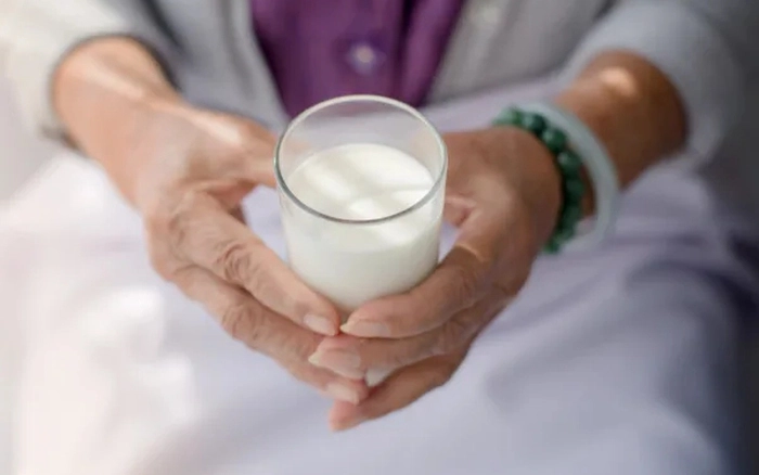 Người mắc Parkinson uống sữa có tốt không?