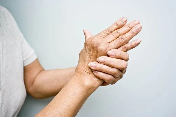 6 Nguyên nhân gây run ngón tay cái và cách chữa hiệu quả