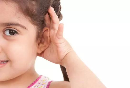 Ù tai ở trẻ có thể do nhiều nguyên nhân khác nhau gây ra