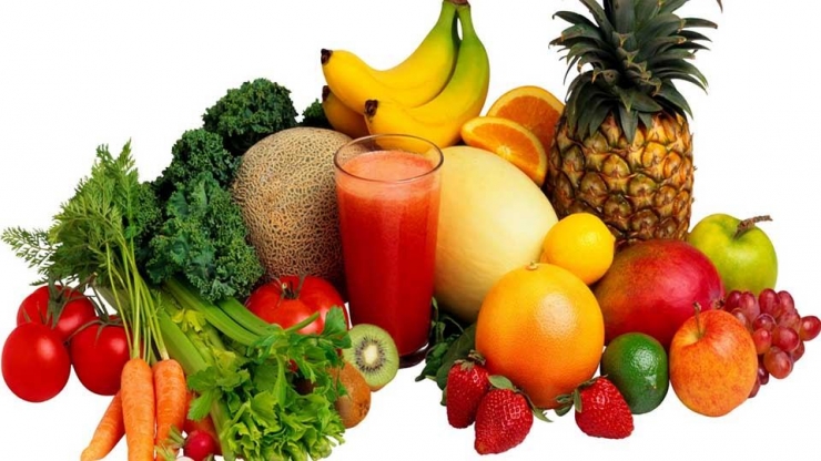 Người bị tăng huyết áp nên ăn nhiều rau xanh và hoa quả tươi mát