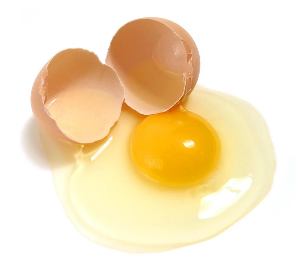 Lòng trắng trứng giúp làm mờ các vết rạn da bụng sau sinh