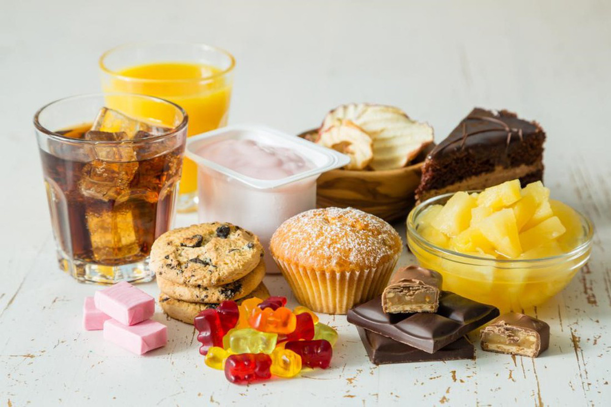 Hãy hạn chế các thực phẩm chứa nhiều đường để giảm triglycerid