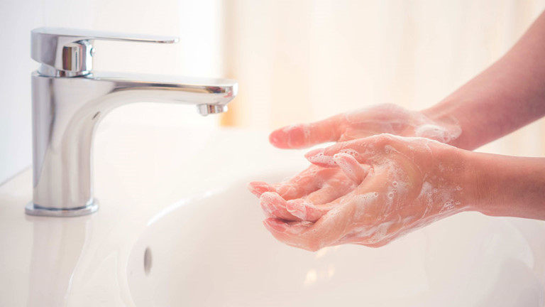  Rửa tay thường xuyên giúp phòng tránh ho