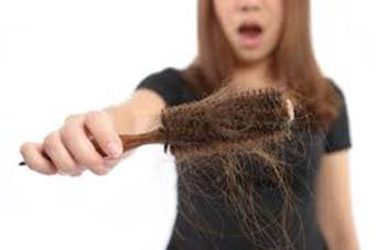 Rụng tóc là dấu hiệu của bệnh á sừng vảy nến da đầu