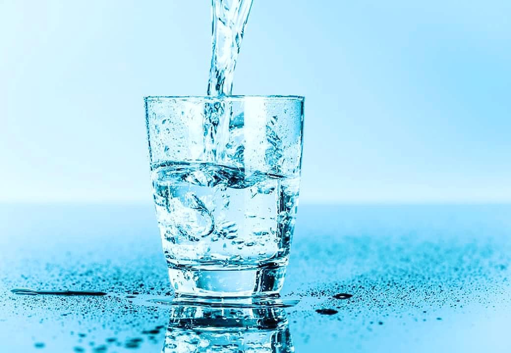  Người bị sỏi thận cần uống nhiều nước lọc