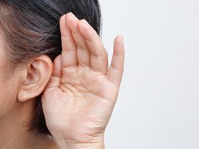 Bị điếc đột ngột, nên làm gì để tăng cường thính lực?