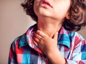 Trẻ bị viêm họng có thể tự khỏi không?