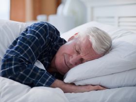 Ngưng thở khi ngủ tạo điều kiện cho bệnh gút phát triển