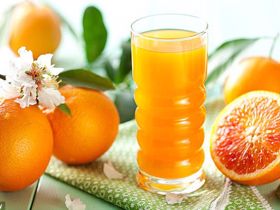 Giảm nguy cơ đột quỵ não nhờ uống nước cam thường xuyên