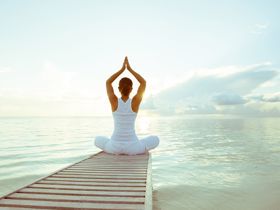 Nguyên cớ nào khiến yoga đánh bại chứng trầm cảm?