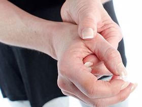 Vì sao đau khớp ngón tay cái? Dấu hiệu nhận biết và giải pháp có TẠI ĐÂY!