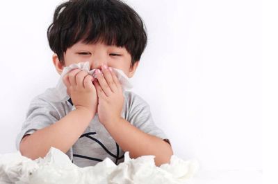 Trẻ bị viêm đường hô hấp xuất phát từ thói quen xì mũi không đúng cách