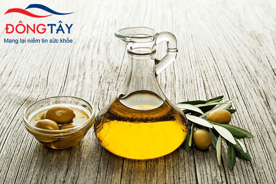 Các thực phẩm chứa chất béo tốt như dầu oliu nên có mặt trong chế độ ăn để phòng sỏi mật