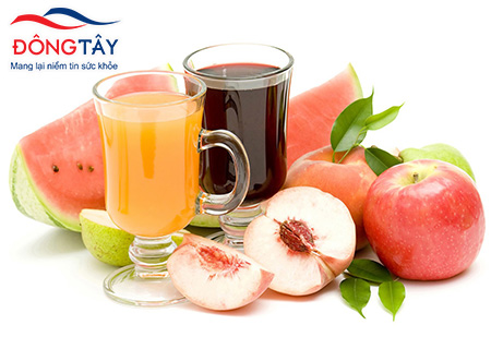 Một cốc nước trái cây hoặc viên kẹo đường glucose có thể xử lý hạ đường huyết